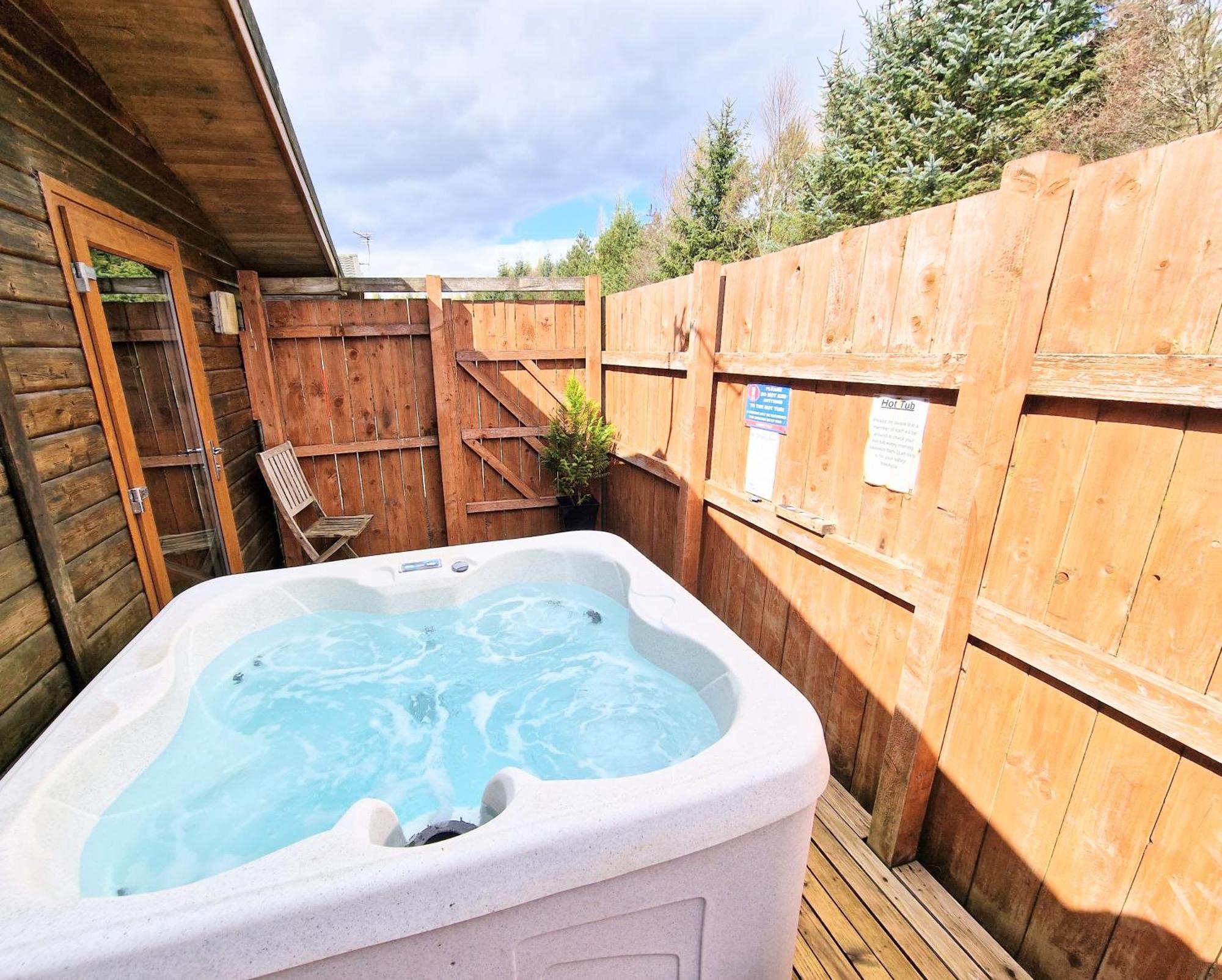 Ochil 8 With Private Hot Tub - Fife - Loch Leven - Lomond Hills Villa Kelty Exterior foto
